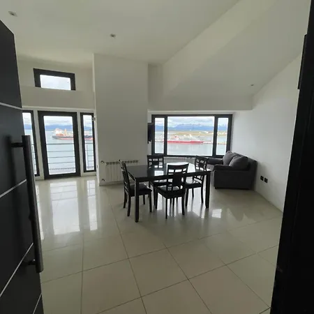 Entire Apartment In The Center, Top Floor With View Of The Beagle Ushuaia Exterior foto